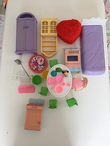 Barbie yatak odası mutfak dolabı vs