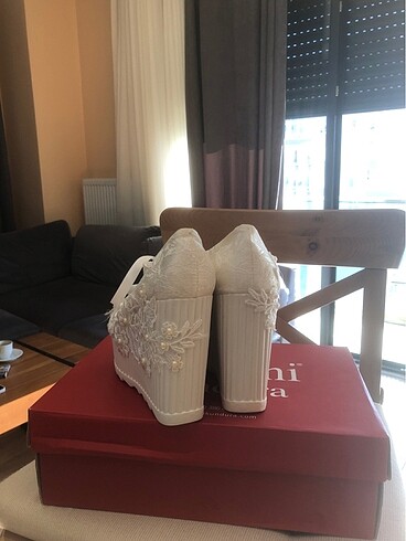 Divanni Gelin spor ayakkabısı
