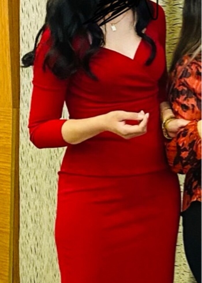 Kırmızı elbise - Görsel 2