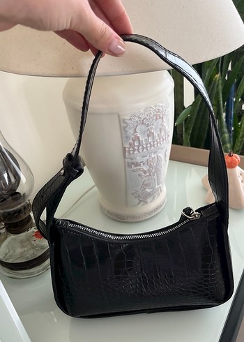 Kemer Detaylı Siyah Deri Yılan Desenli Çanta - Görsel 2