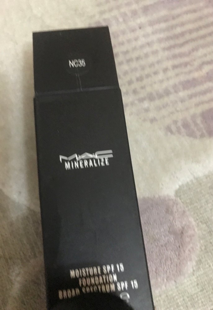MAC Mineralize Fondöten NC35 - Görsel 2