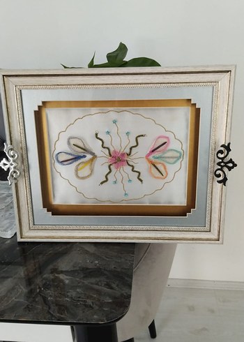Çok Renkli İşlemeli Çerçeve