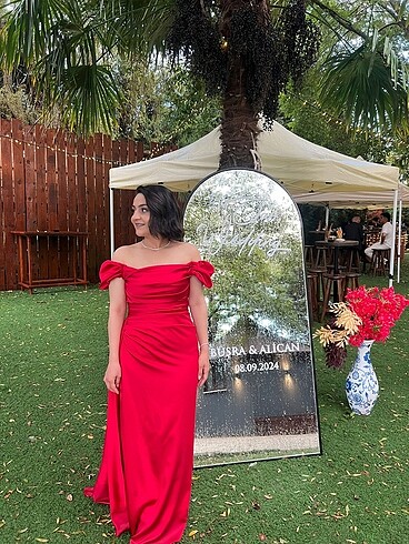 Kırmızı saten abiye