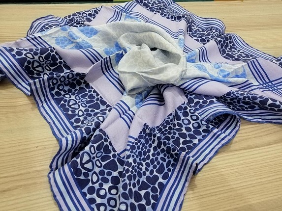 Diğer cacharel eşarp