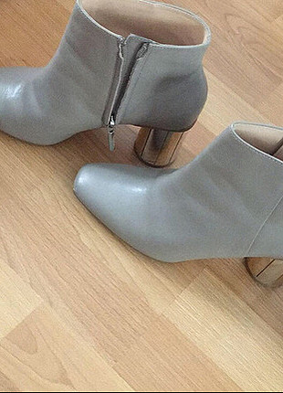 36 Beden gri Renk Orijinal Zara. 