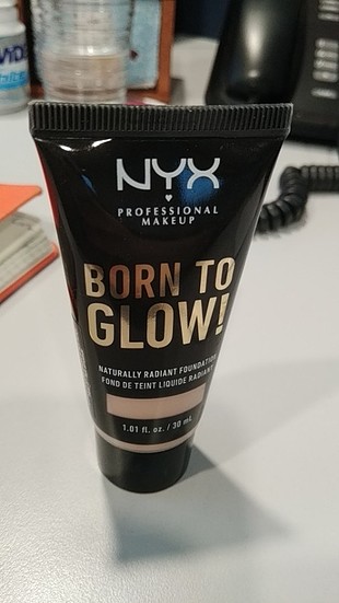 Nyx born to glow fondoten