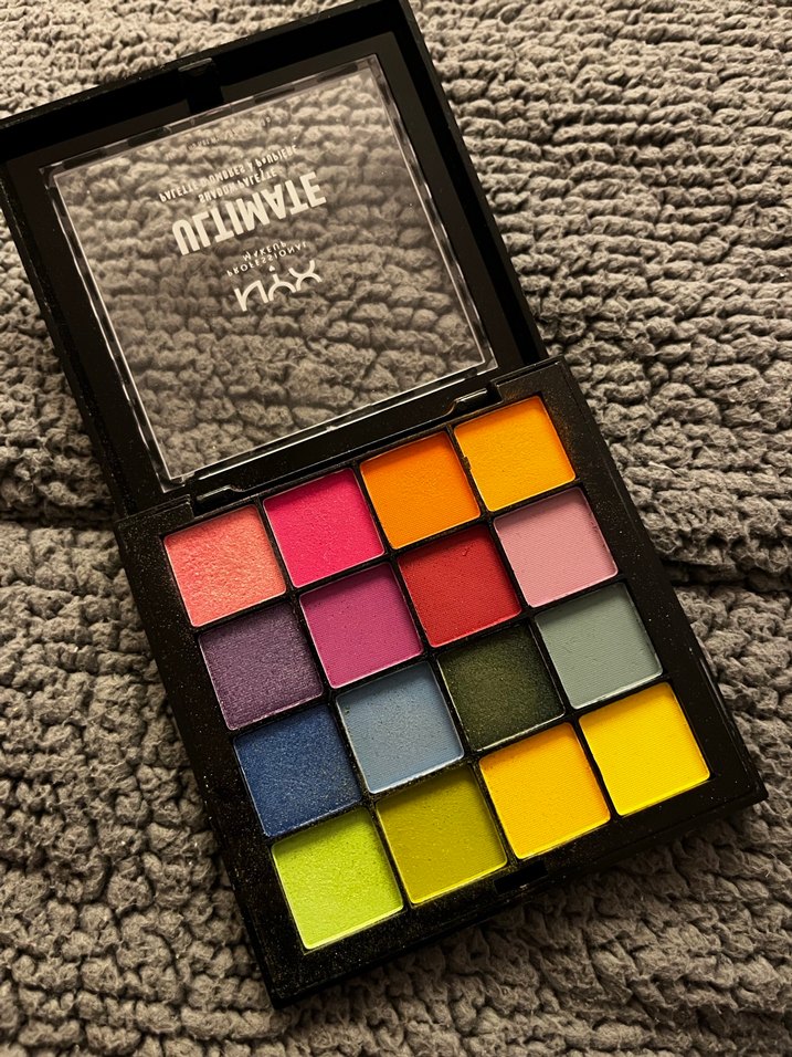 NYX Ultimate Çok Renkli Göz Farı Paleti - Görsel 2