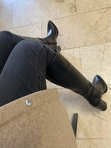 37 Beden Kadın Deri Görünümlü Siyah Topuklu Çizme