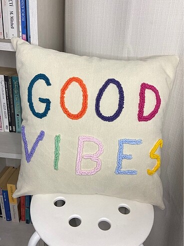 Good Vibes Çok Renkli Bej Kırlent Kılıfı