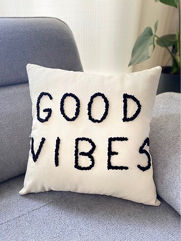 Good Vibes Punch İşlemeli Kırlent Kılıfı