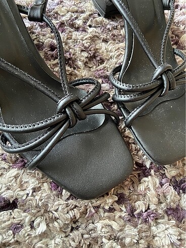 Stradivarius Kadın Siyah Topuklu Sandalet