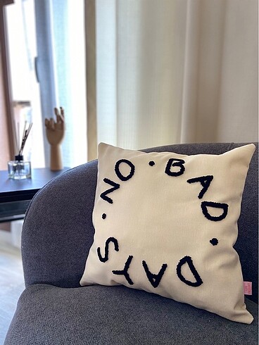 Ikea No Bad Days Punch İşlemeli Kırlent Kılıfı