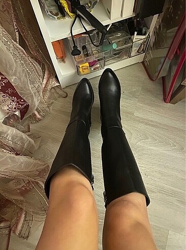 38 Beden Kadın Siyah Topuklu Çizme