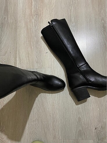 Kadın Siyah Kısa Topuk Çizme