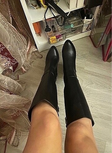 37 Beden Kadın Siyah Topuklu Çizme