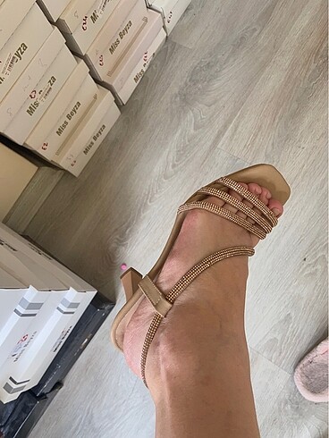 Zara Kadın Nut Taşlı Topuklu Ayakkabı Terlik