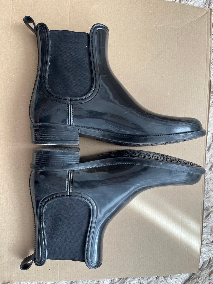 Siyah Yağmurluk Kadın Bot - Görsel 3