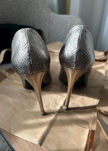 Gri Deri Yılan Desenli Tokalı Stiletto - Görsel 11