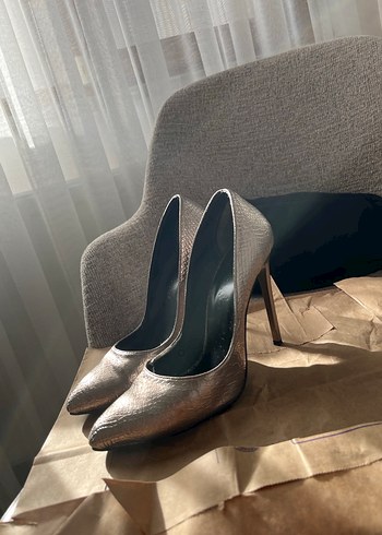 Gri Deri Yılan Desenli Tokalı Stiletto - Görsel 15