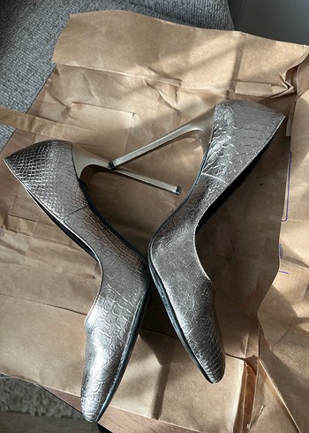 Gri Deri Yılan Desenli Tokalı Stiletto - Görsel 8