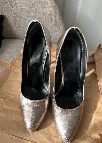 Gri Deri Yılan Desenli Tokalı Stiletto - Görsel 7