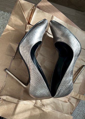 Gri Deri Yılan Desenli Tokalı Stiletto - Görsel 10