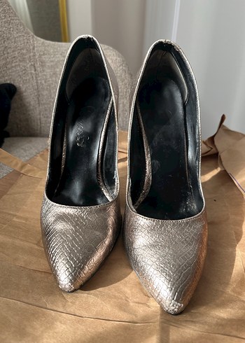 Gri Deri Yılan Desenli Tokalı Stiletto - Görsel 6