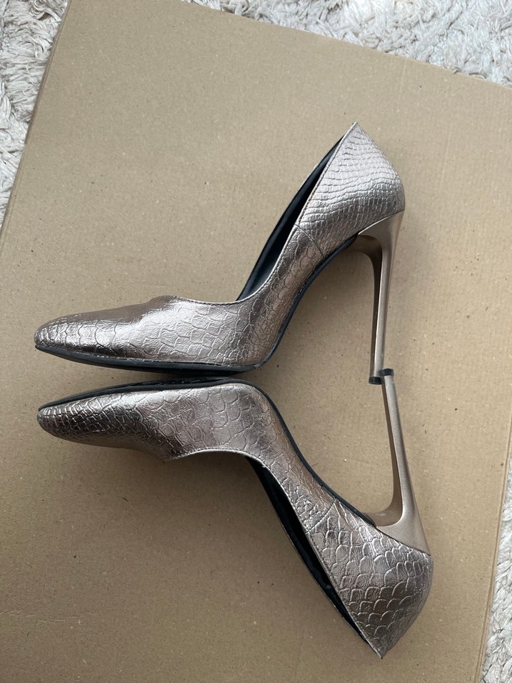 Gri Deri Yılan Desenli Tokalı Stiletto - Görsel 4