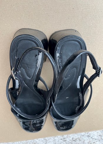 Kadın Siyah Rugan Tokalı Topuklu Ayakkabı - Görsel 3