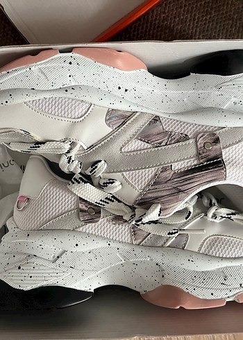 Beyaz Yılan Desenli Bağcıklı Spor Ayakkabı - Görsel 11