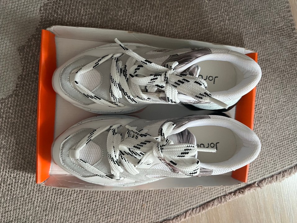 Beyaz Yılan Desenli Bağcıklı Spor Ayakkabı - Görsel 4