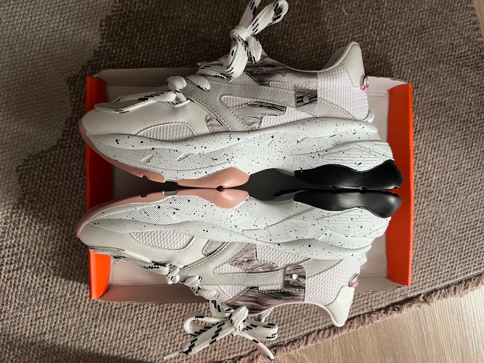 Beyaz Yılan Desenli Bağcıklı Spor Ayakkabı - Görsel 3