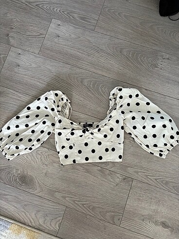 Puantiyeli bershka crop