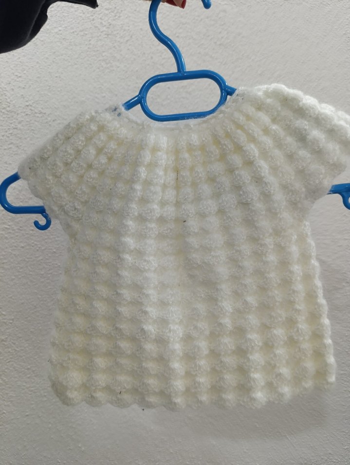 Kız Çocuk Beyaz Örgü Kolsuz Hırka - Görsel 2