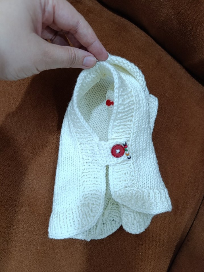 Nakışlı Beyaz Bebek Önlüğü - Görsel 3