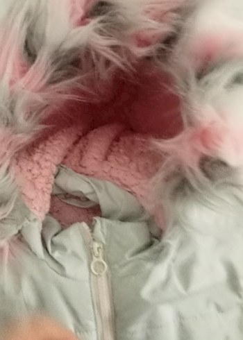 Kız Çocuk Gri Kapüşonlu Kürklü Mont - Görsel 4