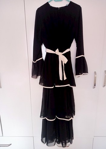 Uzun Siyah Fırfırlı Kadın Elbise - Görsel 2