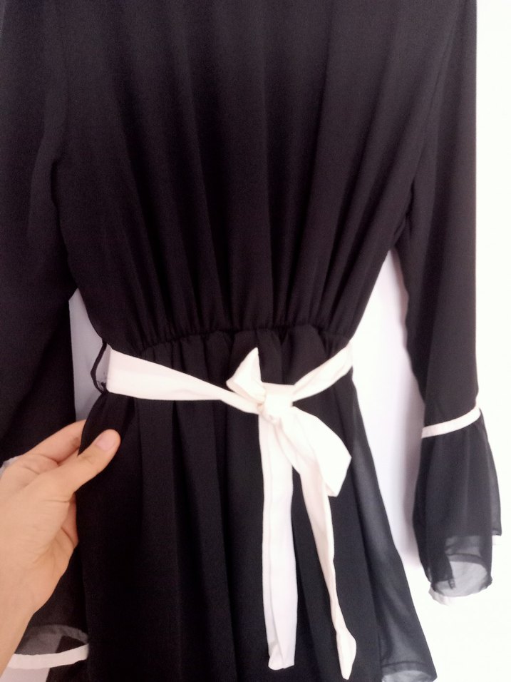 Uzun Siyah Fırfırlı Kadın Elbise - Görsel 3