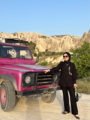 Taş detaylı siyah gömlek