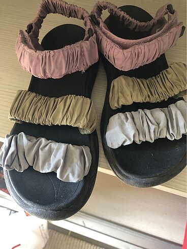 34 Beden Zara sandalet