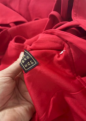 Kırmızı elbise - Görsel 3