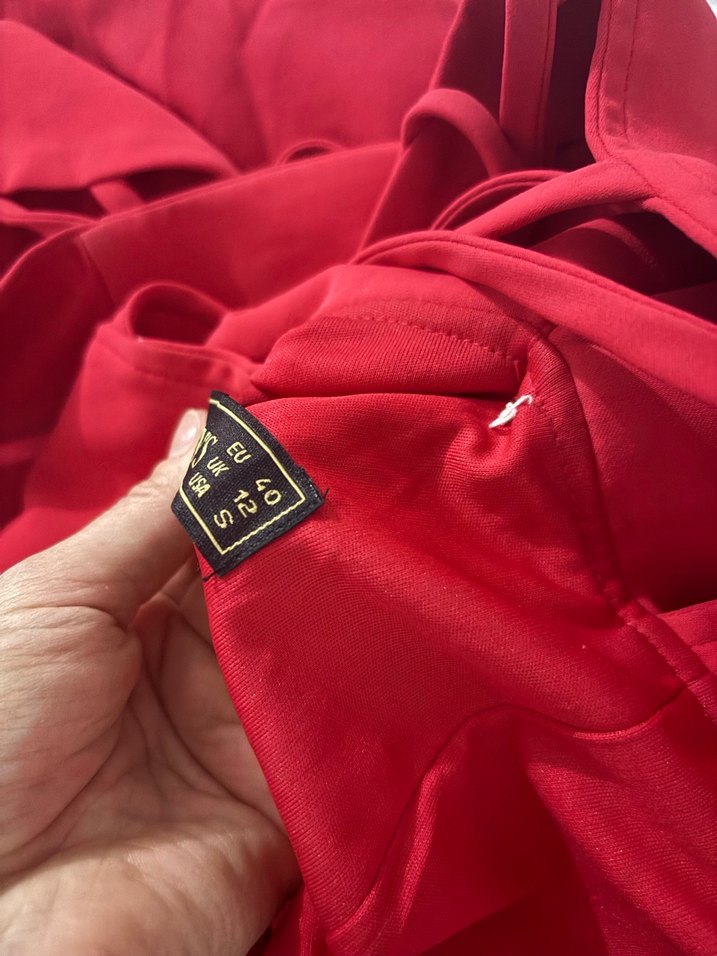 Kırmızı elbise - Görsel 3