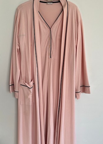 Pembe Uzun Kadın Sabahlık - Rahat Kesim - Görsel 2