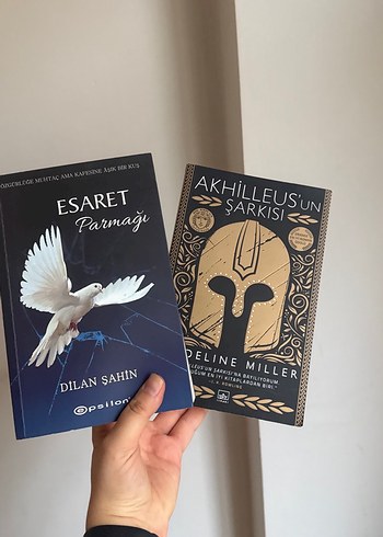 Esaret Parmağı ve Akhilleus'un Şarkısı Romanları