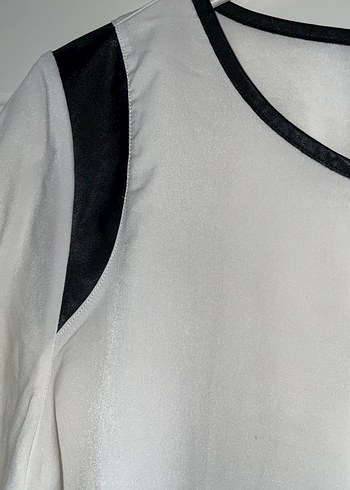 Şeffaf Detayl Beyaz Uzun Kollu Bluz.Siyah kısımları suni deridir - Görsel 2