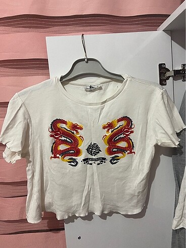 Desenli Kırık Beyaz Crop Top