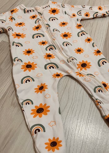 3 Ay Beden Çiçek ve Gökkuşağı Desenli Bebek Tulum