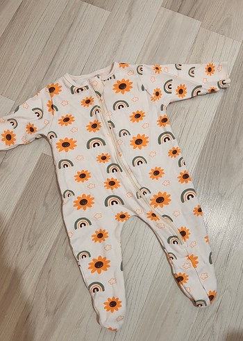 Çiçek ve Gökkuşağı Desenli Bebek Tulum