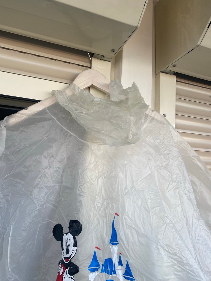 Baskılı Beyaz Midi Yağmurluk Kapüşonlu - Görsel 3