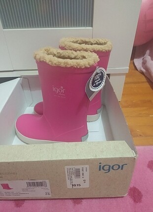 İgor 26 numara çizme